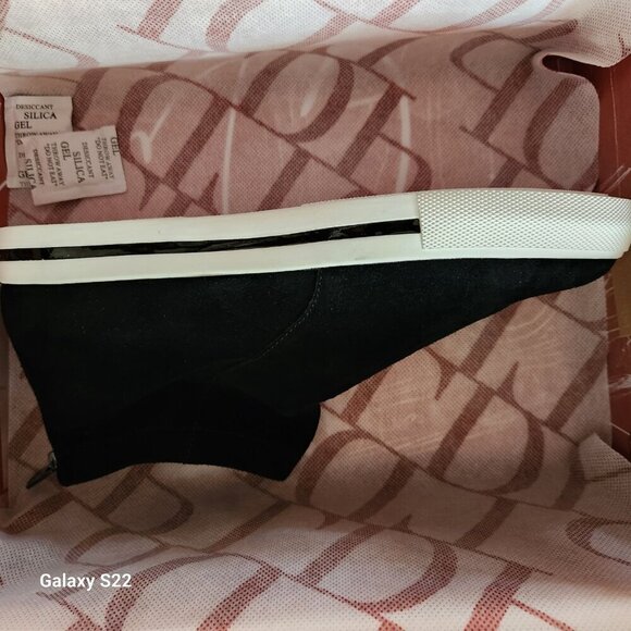 LDP "Kaila" Black leather booties/sneakers. NIB. Size 9.5. Host Pick. - Picture 11 of 12